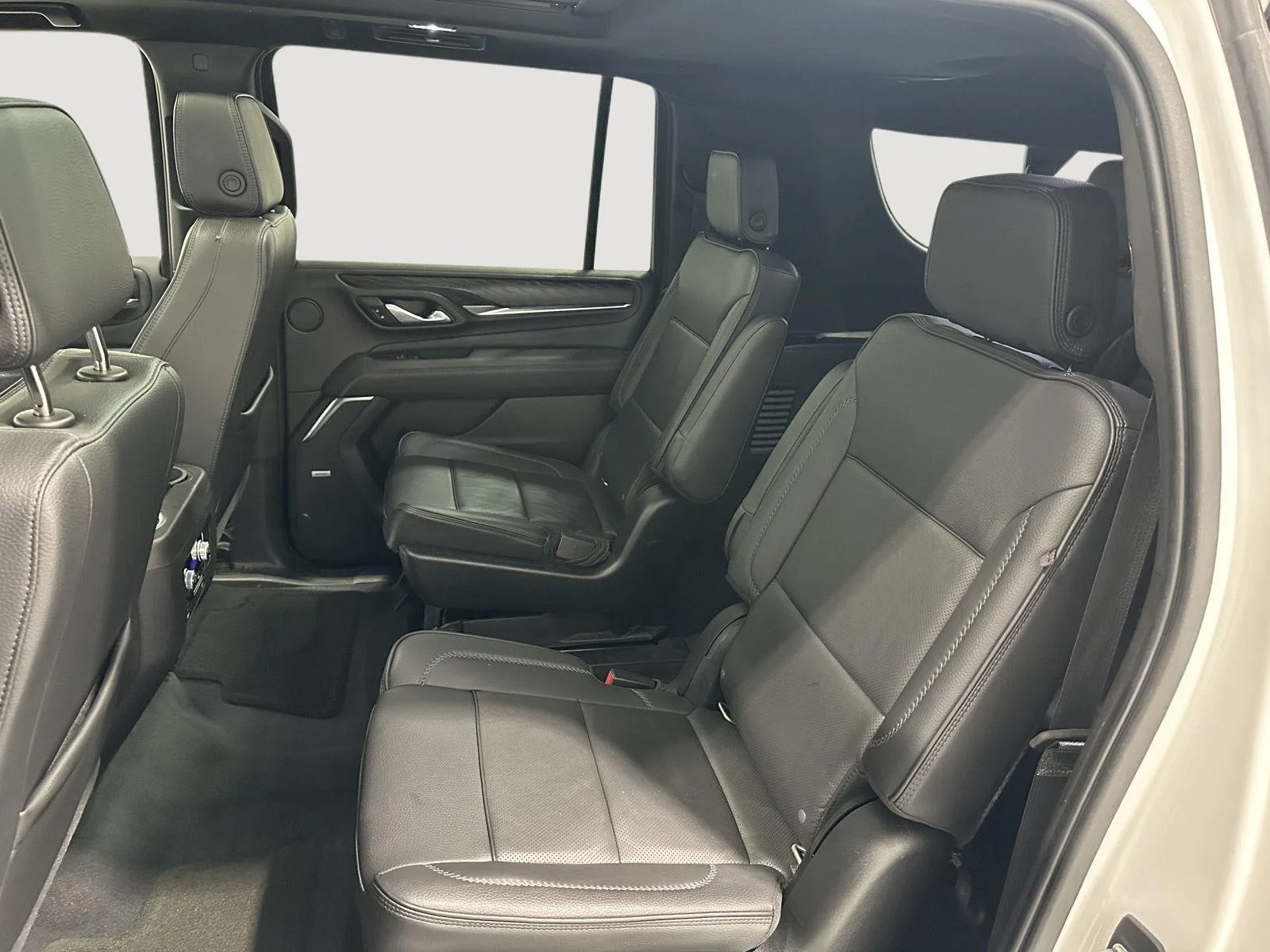 Used 2021 Summit White GMC Denali image 24