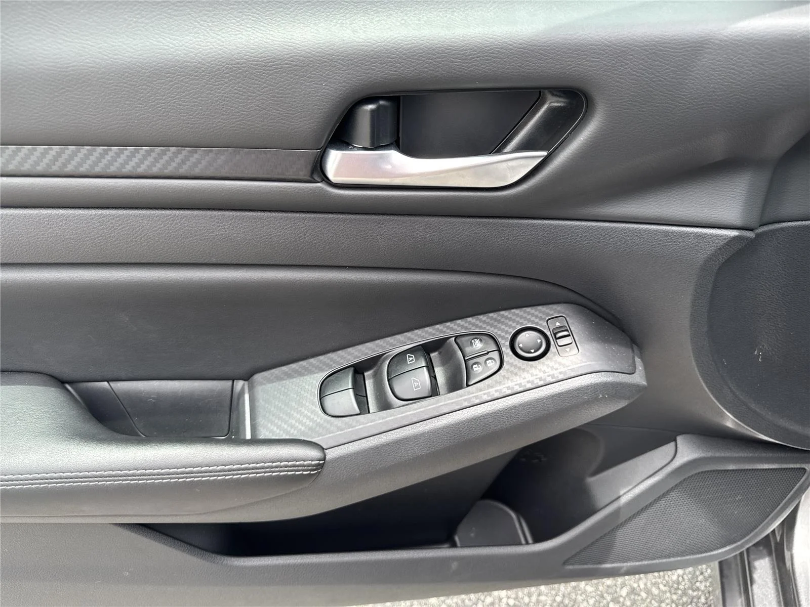 Used 2025 Gun Metallic Nissan SV image 16