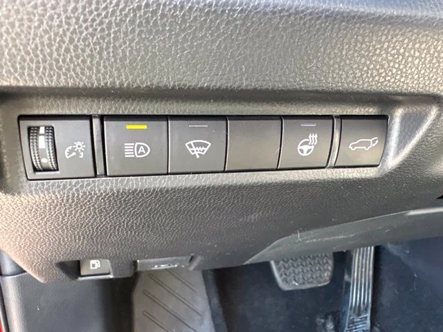 Used 2021 Red Toyota XLE Premium image 15