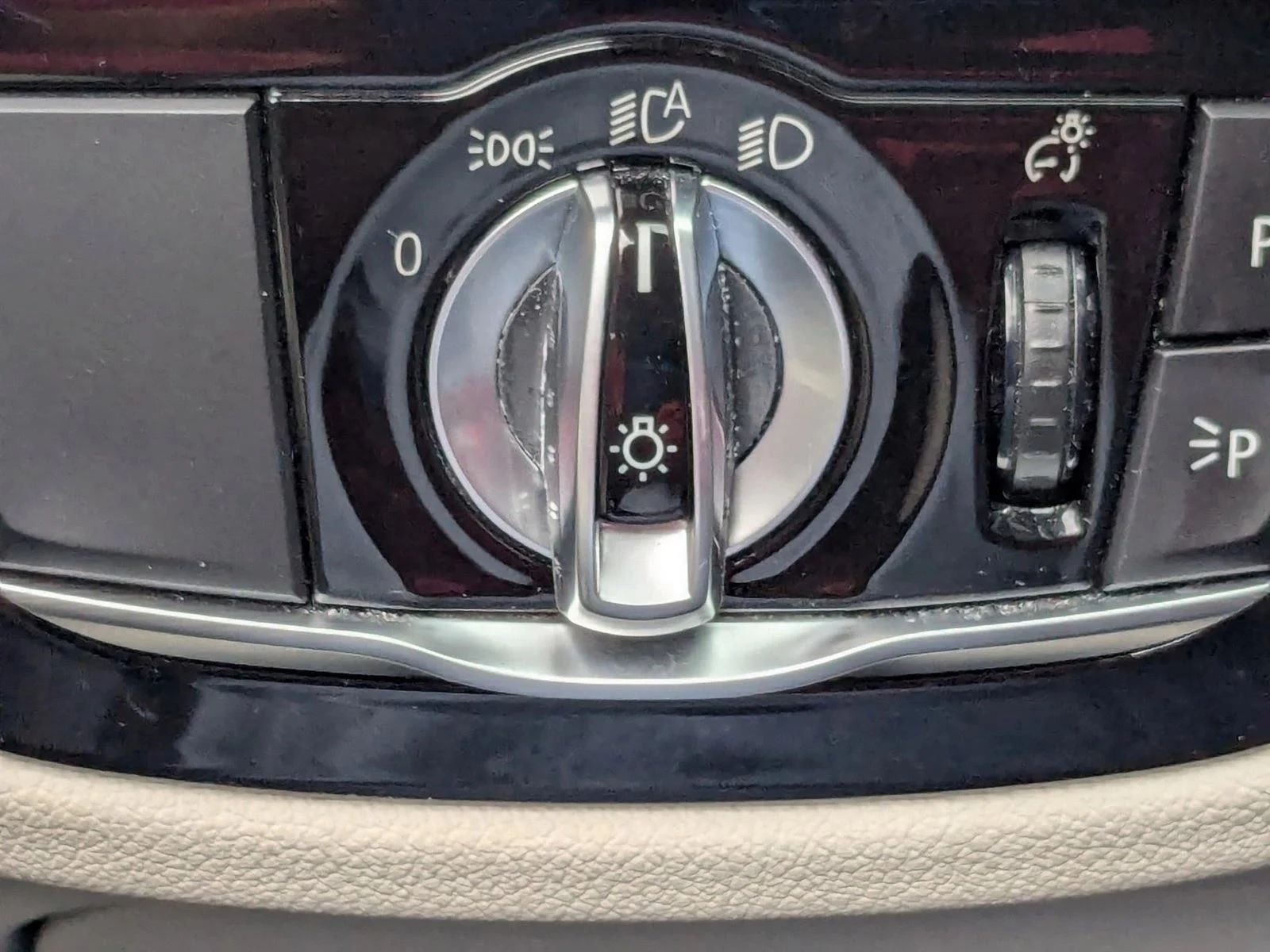 Used 2019 Imperial Blue Metallic BMW 530i image 9