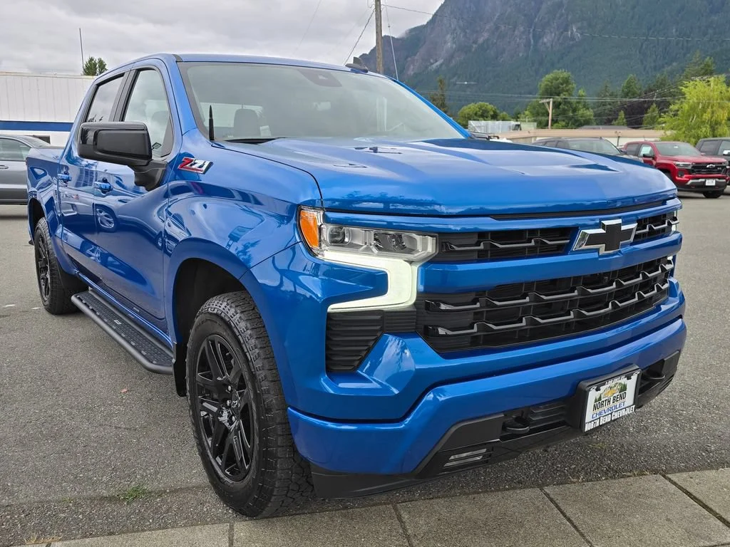 Used 2023 Glacier Blue Metallic Chevrolet RST image 3