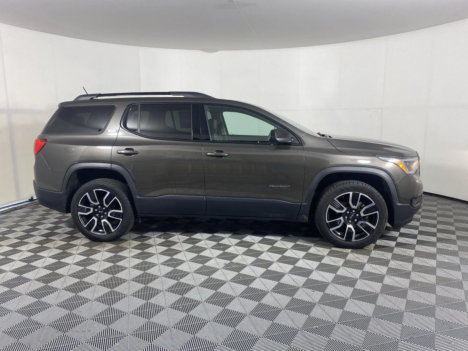 Used 2019 Smokey Quartz Metallic GMC SLT image 10