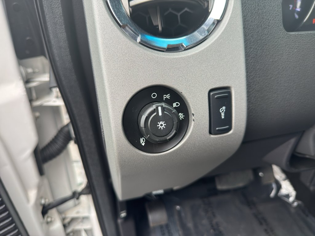 Used 2015 White Ford Lariat image 18