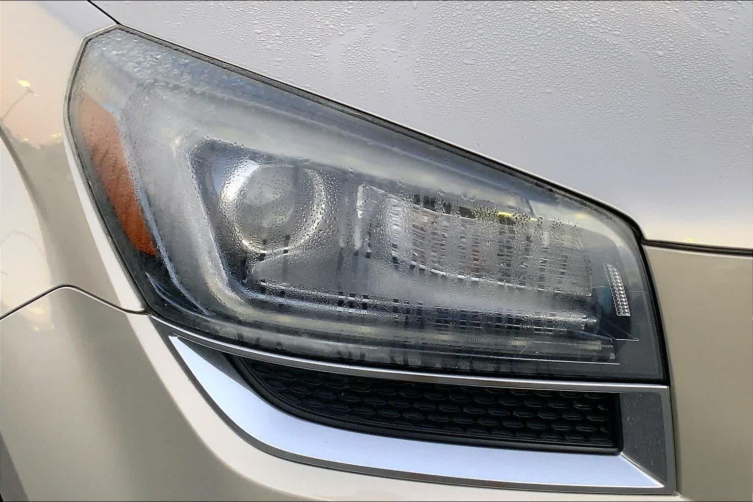Used 2014 Champagne Silver Metallic GMC SLT image 24