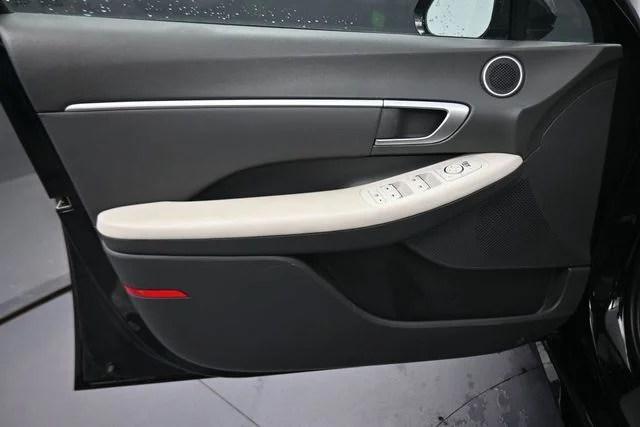 Used 2024 Black Hyundai SEL image 20