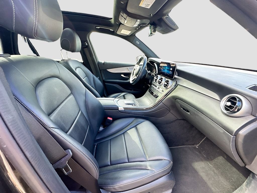Used 2022 Gray Mercedes-Benz GLC 300 image 29