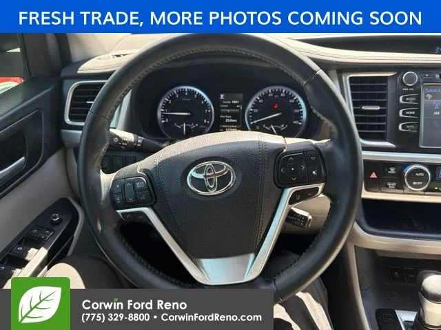 Used 2017 Jade Metallic Toyota XLE image 14