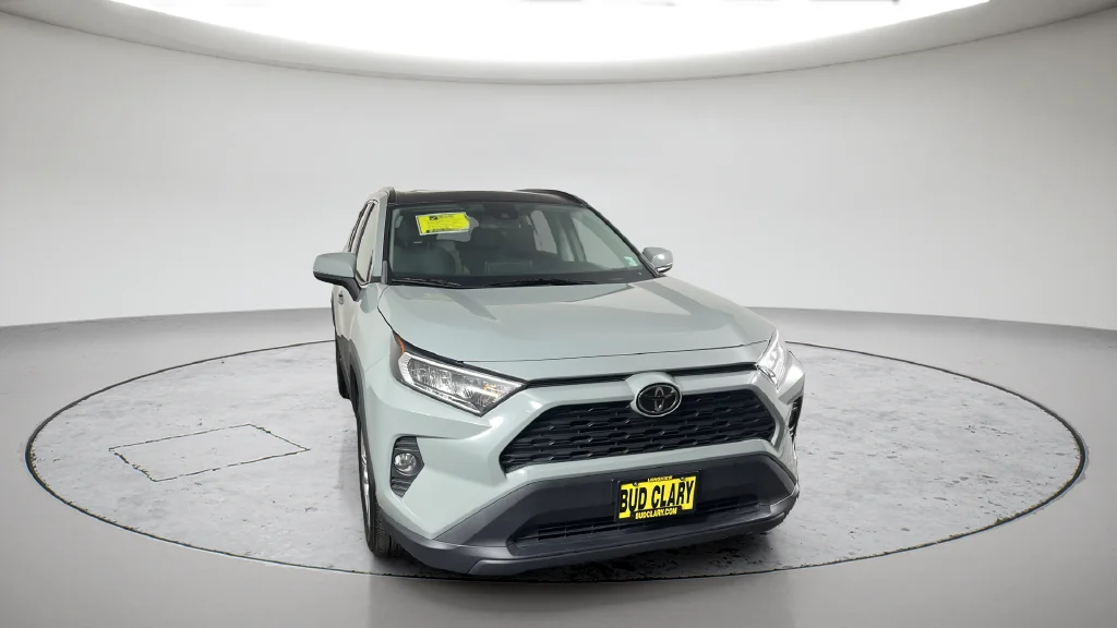 Used 2020 Green Toyota XLE image 4