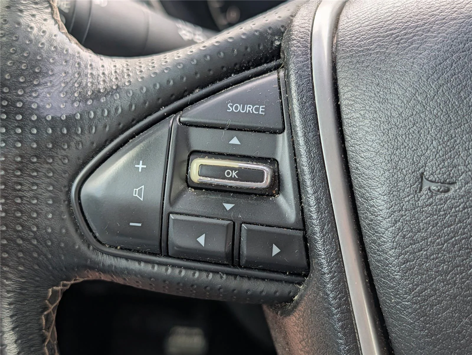 Used 2017 Pearl White Nissan Platinum image 24