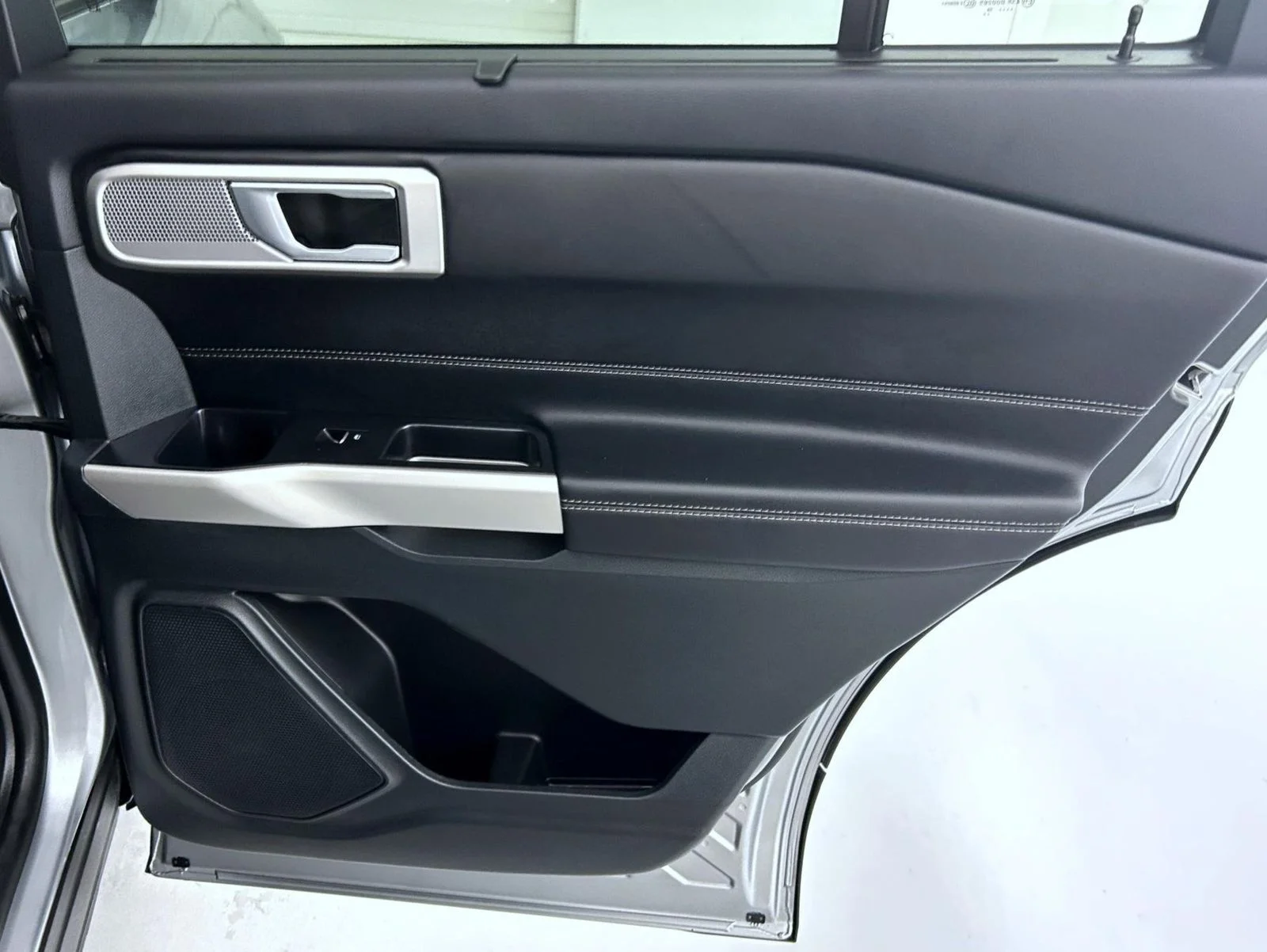 Used 2024 Silver Ford Limited image 17