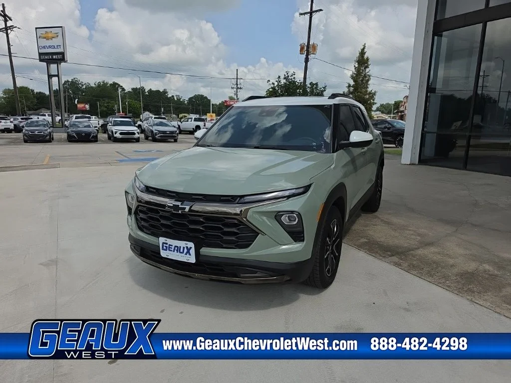 Used 2025 Green Chevrolet ACTIV image 3