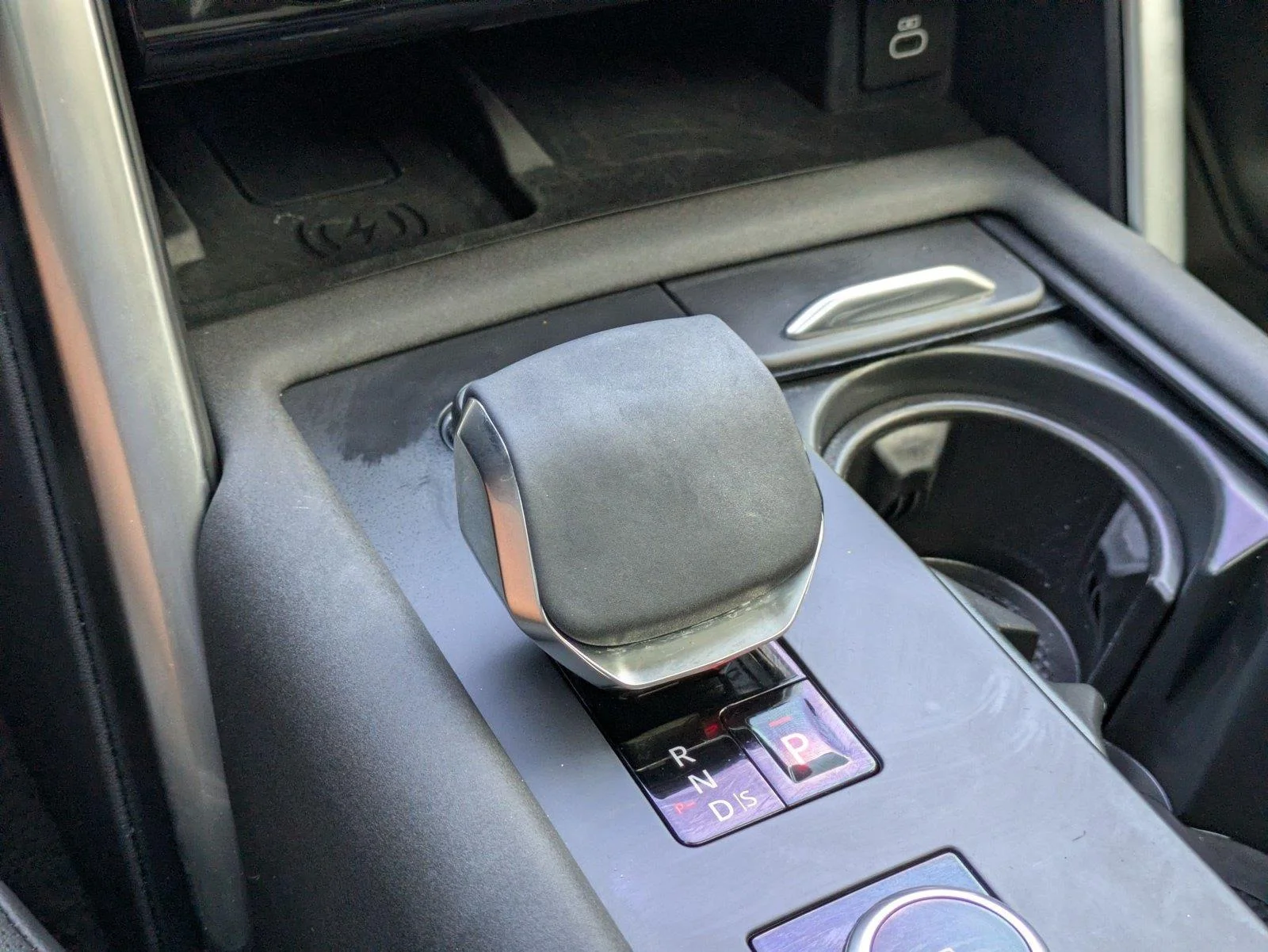 Used 2024 Fuji White Land Rover S image 24