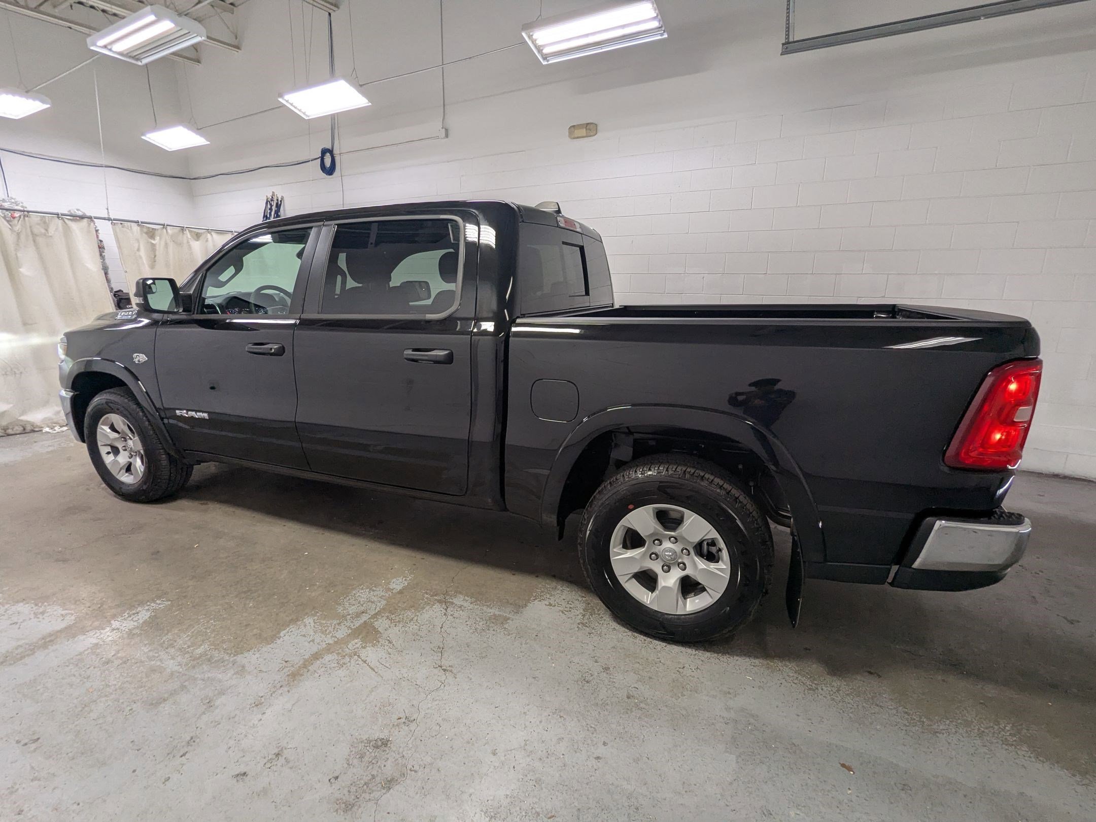New 2026 Diamond Black Crystal Pearl-Coat Exterior Paint RAM Big Horn image 8