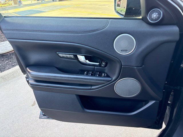 Used 2017  Land Rover SE image 24