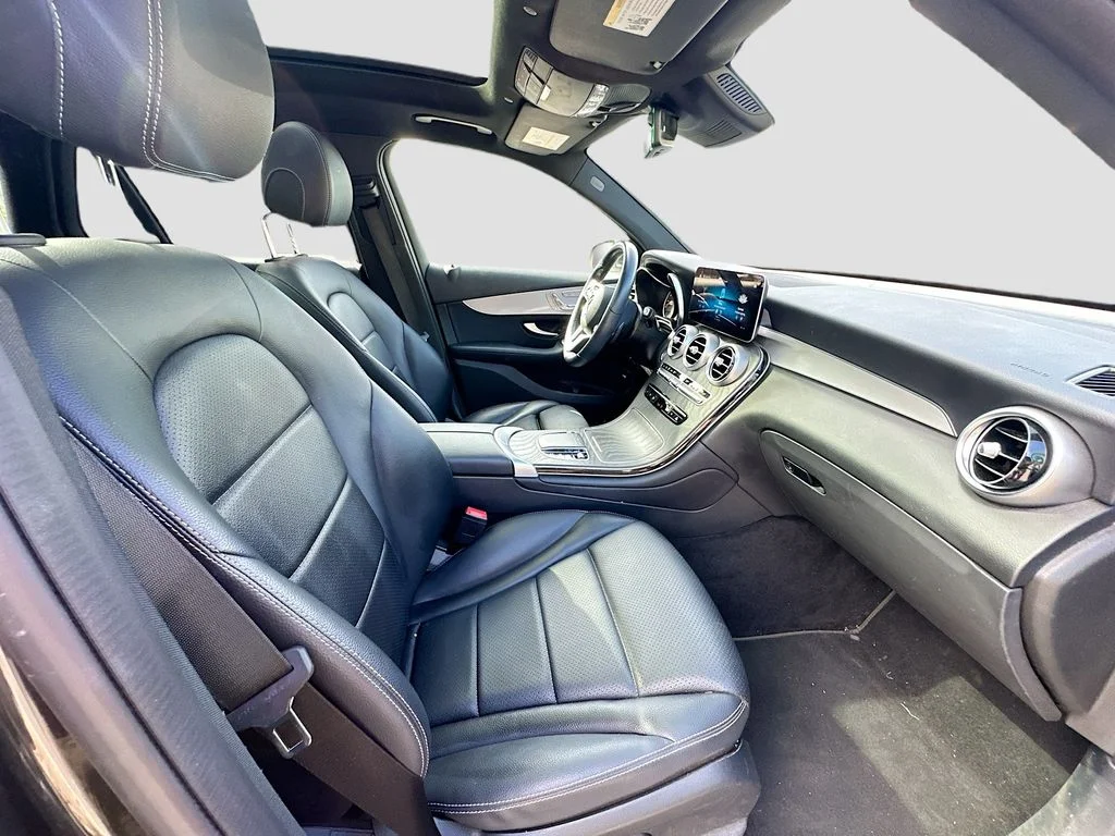 Certified Used 2022  Mercedes-Benz GLC 300 image 29