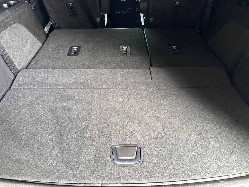 Used 2021 White Cadillac Sport Platinum image 19