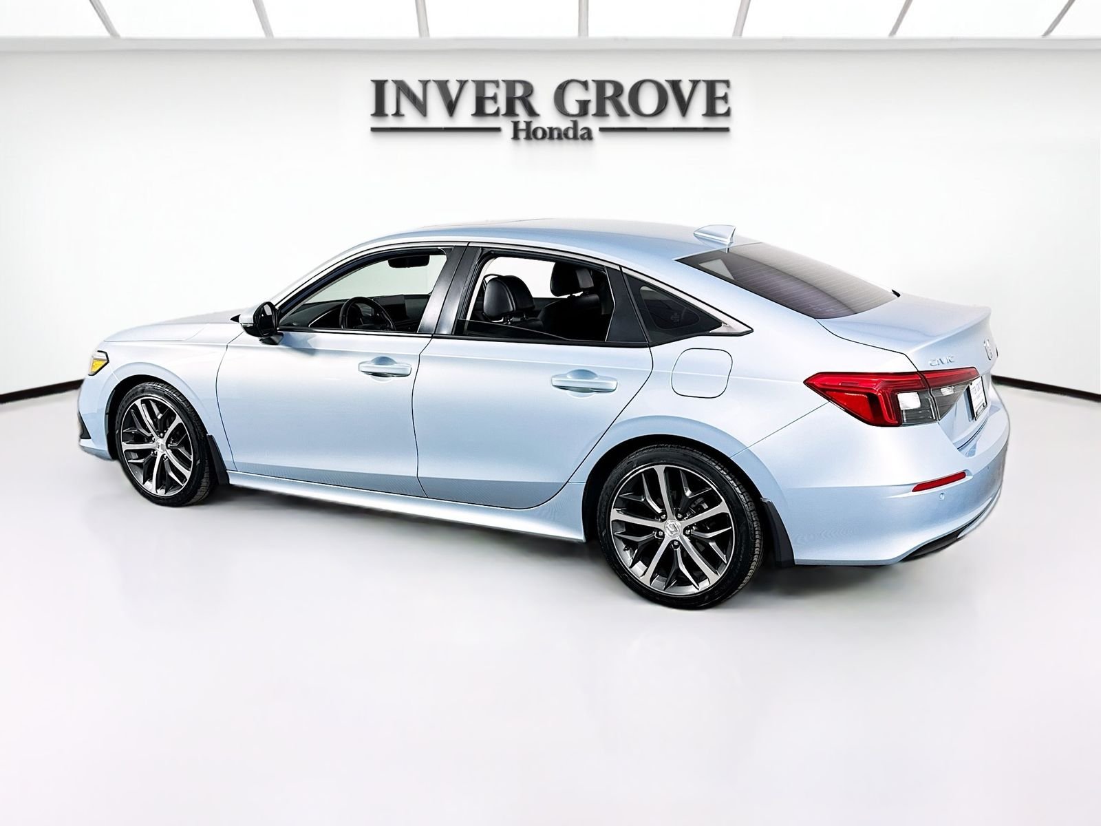 Used 2023 Morning Mist Metallic Honda Touring image 7