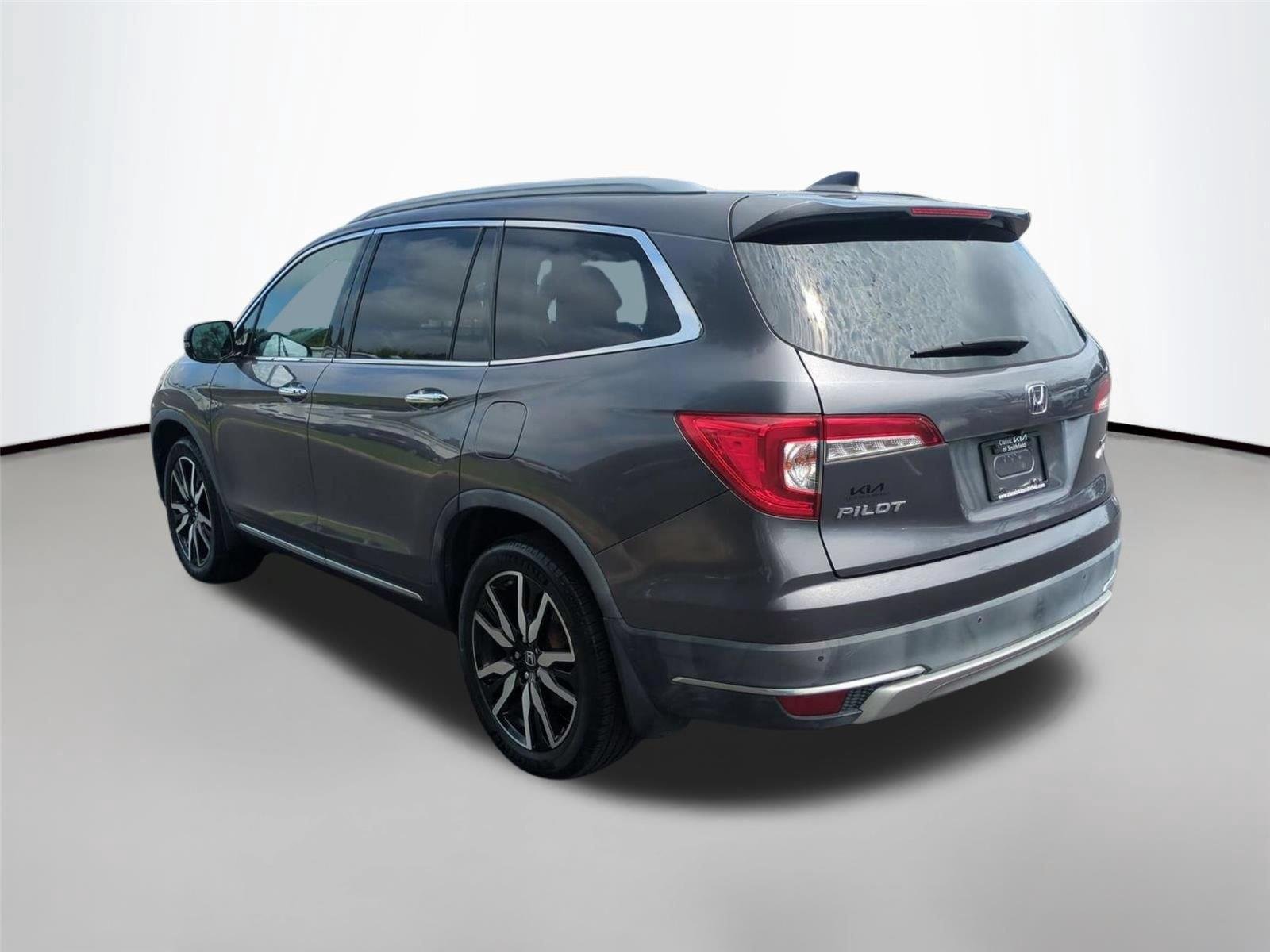 Used 2019 Modern Steel Metallic Honda Touring 8-Passenger image 3