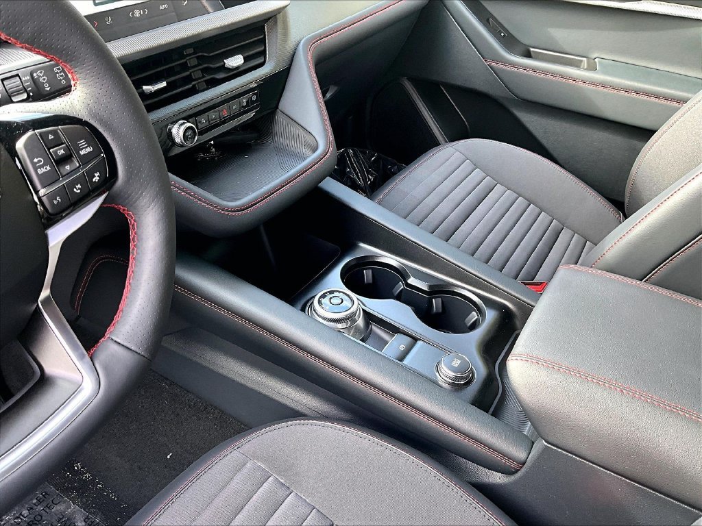 New 2027 Agate Black Metallic Ford ST-Line image 9