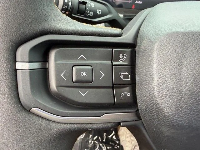 New 2026 Bright White Clear-Coat Exterior Paint Jeep Laredo image 13