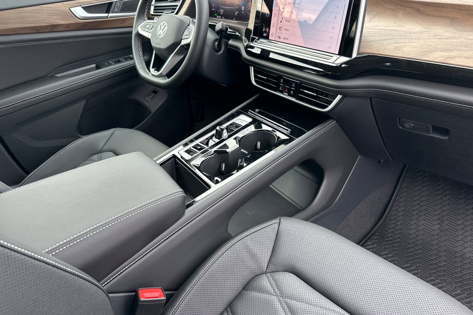 New 2026 White Volkswagen 2.0T SE w/Technology image 16