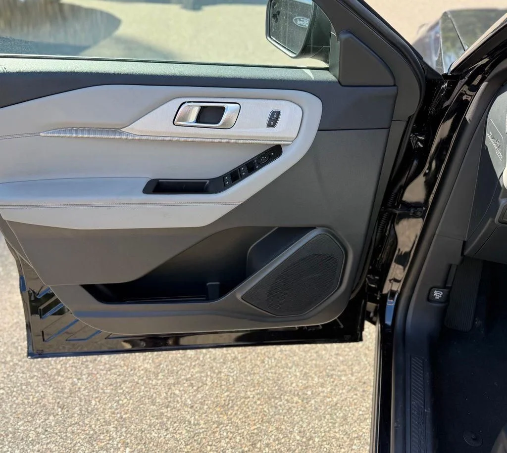 New 2027 Agate Black Metallic Ford Active image 13