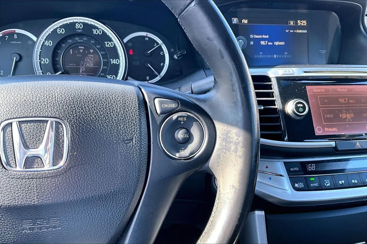 Used 2013 Silver Honda EX-L image 12