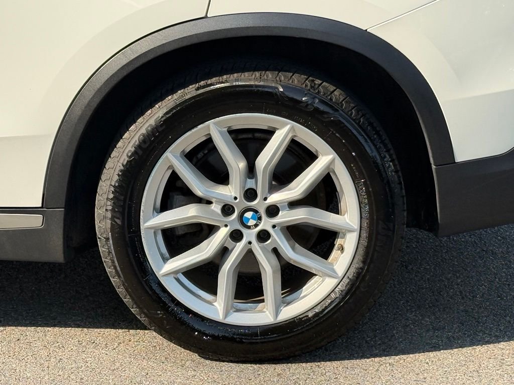 Used 2020 White BMW xDrive40i image 7
