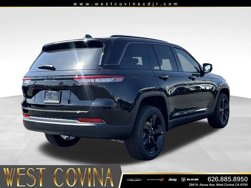 New 2026 Diamond Black Crystal Pearl-Coat Exterior Paint Jeep Limited image 8