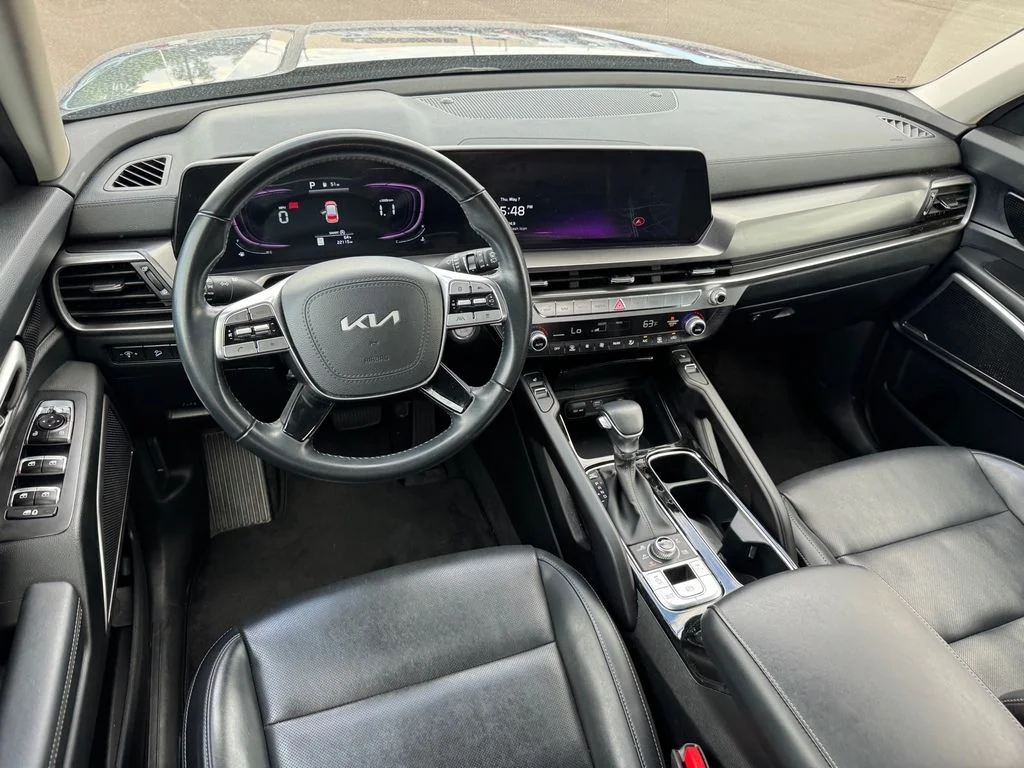 Used 2025 Black Kia S image 16