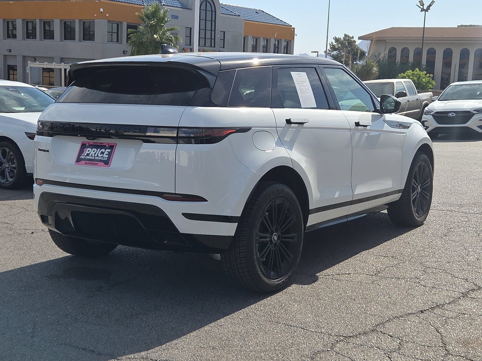 Used 2024 Fuji White Land Rover Dynamic SE image 5