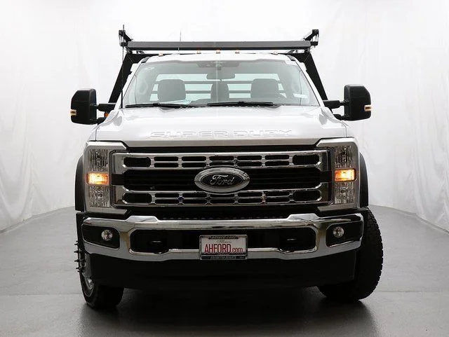 New 2025 Oxford White Ford F-450® XL image 5