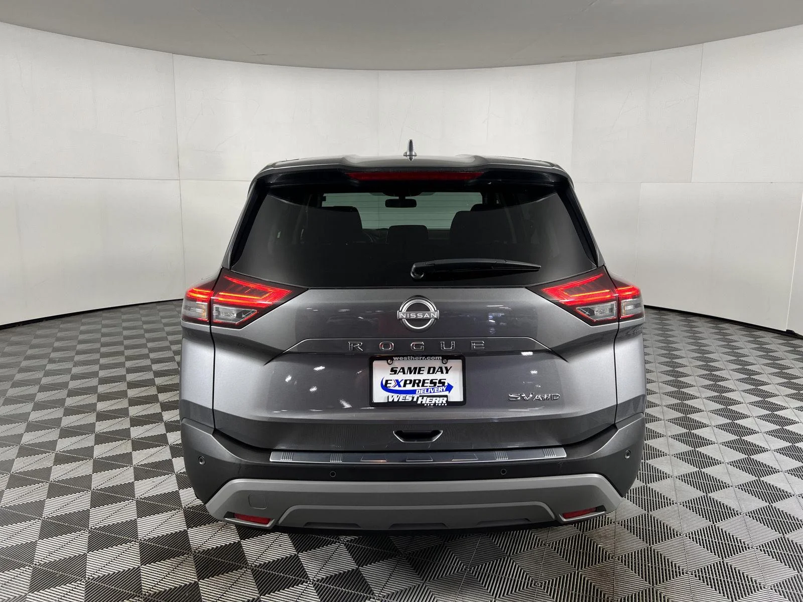 Used 2023 Gun Metallic Nissan SV image 7
