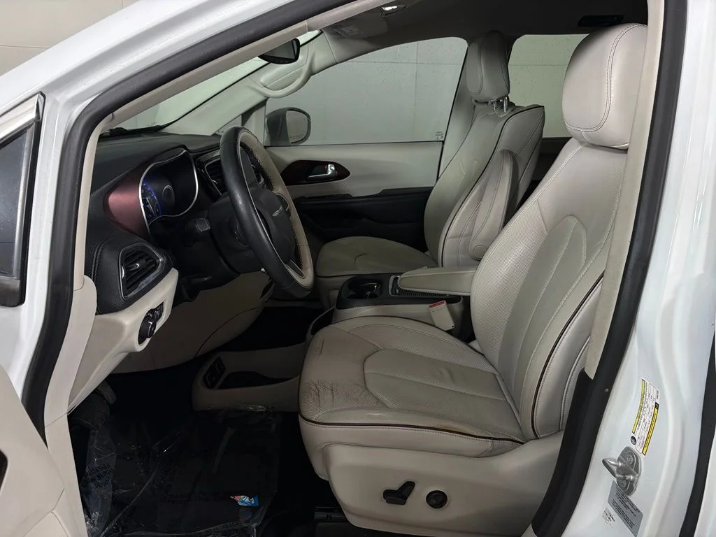 Used 2017 White Chrysler Limited image 15