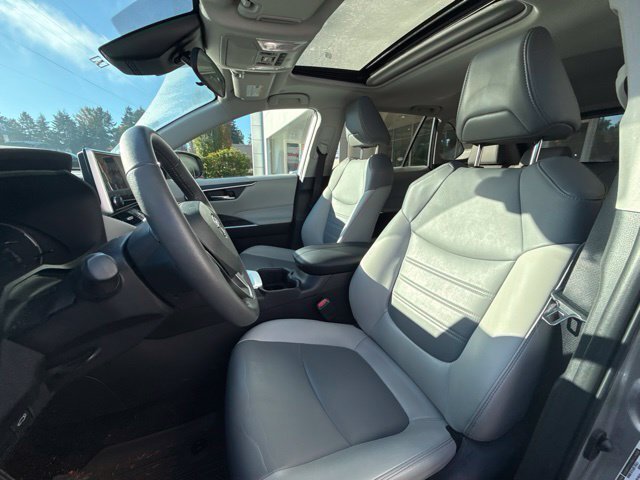 Used 2024 Silver Sky Metallic Toyota XLE Premium image 6