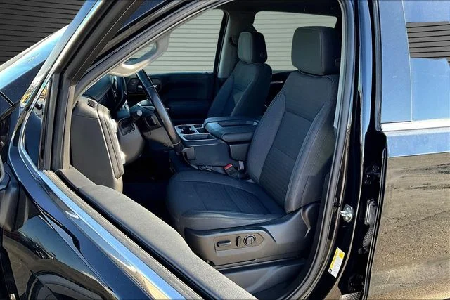 Used 2020 Black GMC SLE image 21