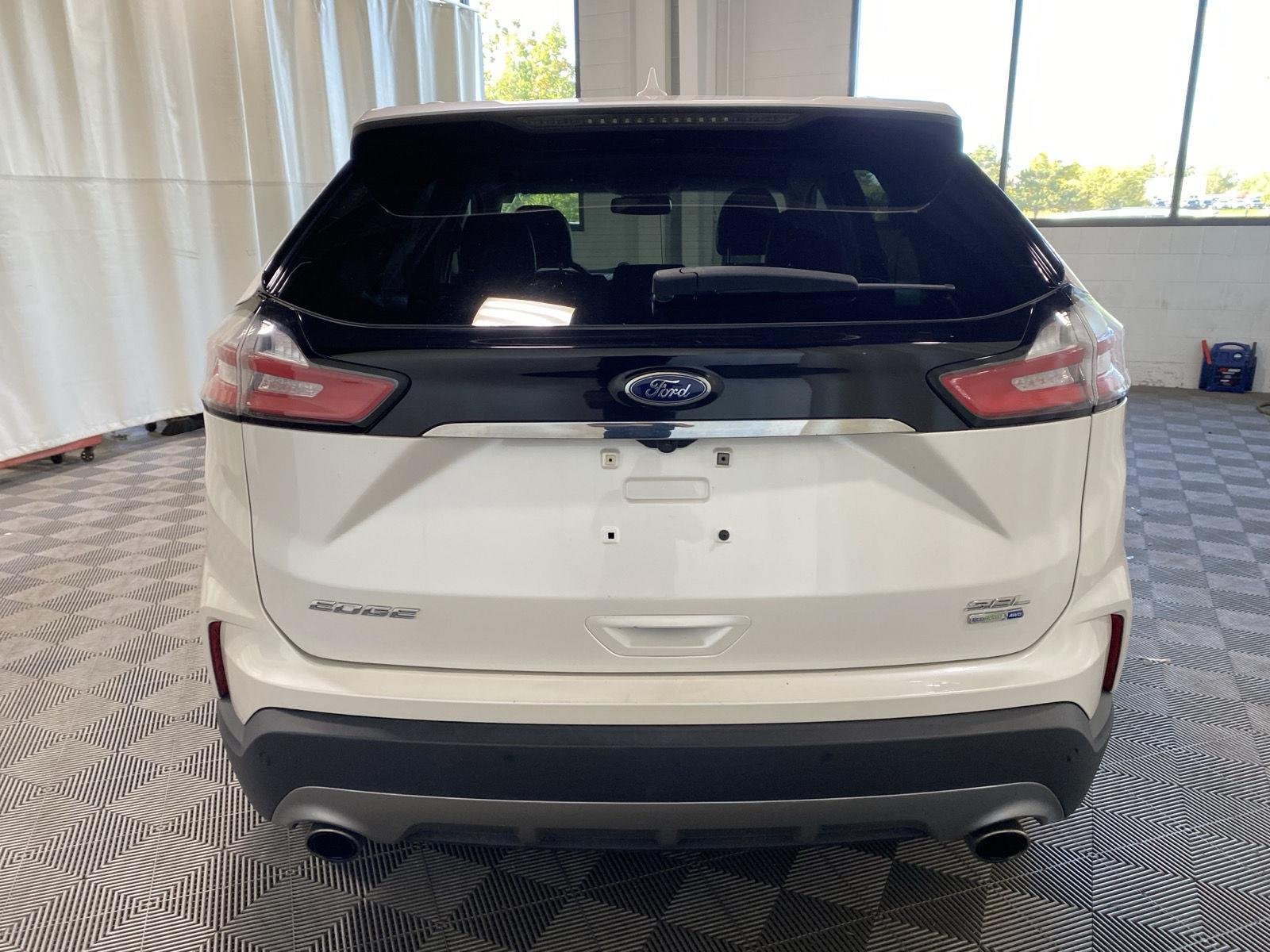 Used 2019 White Platinum Metallic Tri-Coat Ford SEL image 6