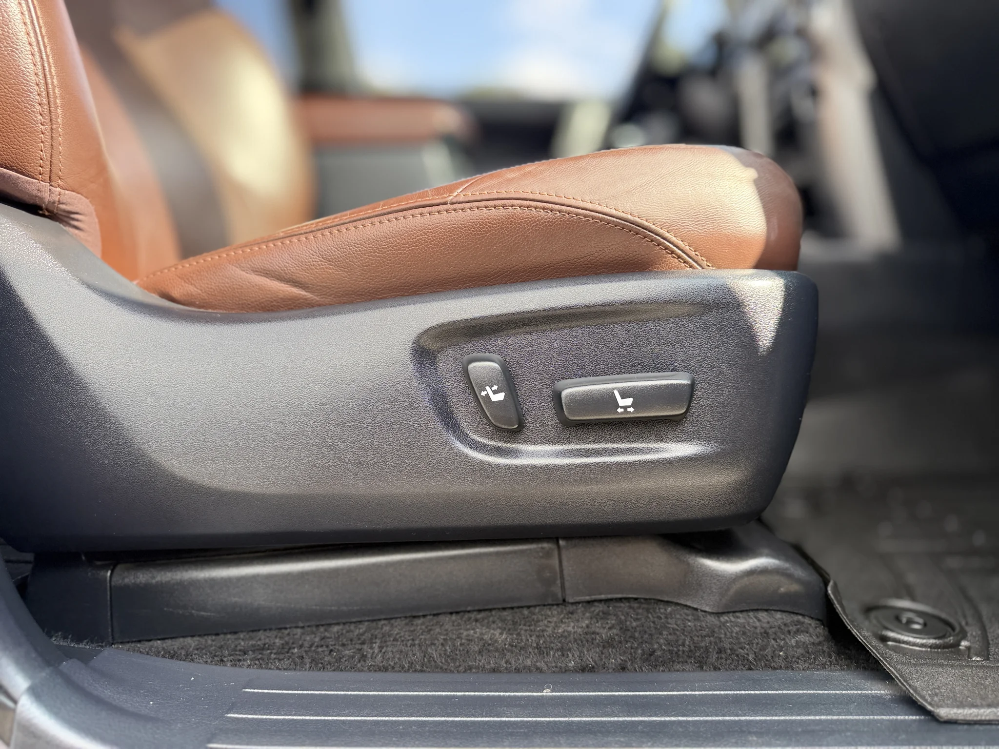 Used 2018 Magnetic Gray Metallic Toyota Limited image 28