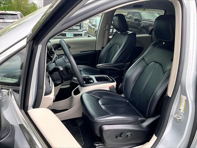 Used 2023 Silver Chrysler Touring L image 20