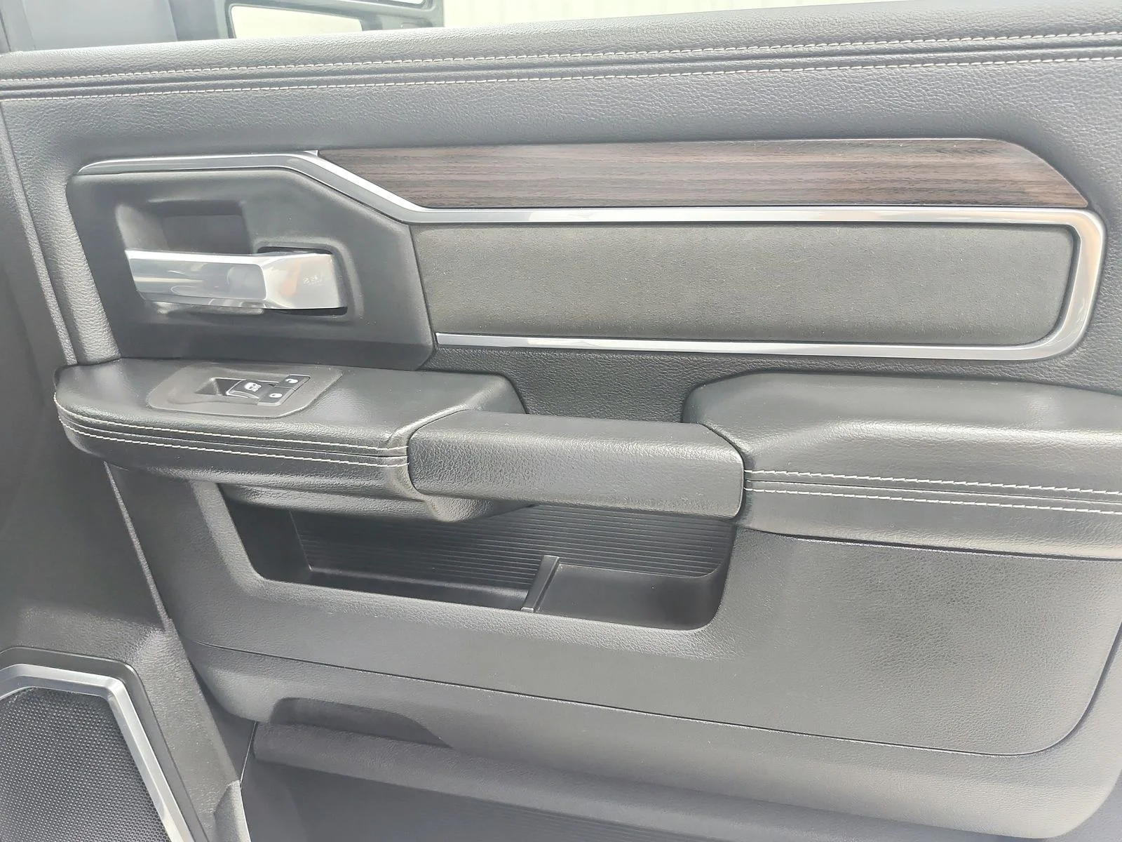 Used 2025 White Ram Laramie image 44