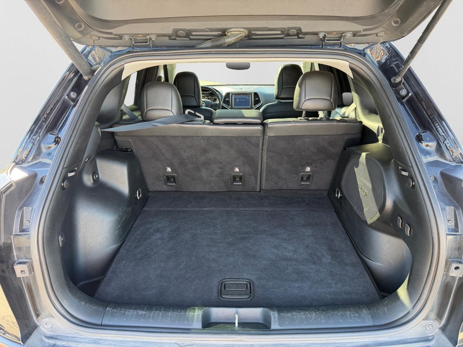 Used 2019 Diamond Black Crystal Pearlcoat Jeep Trailhawk Elite image 4