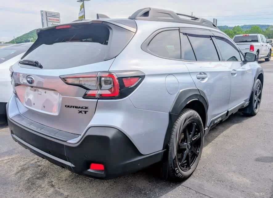 Used 2024 Ice Silver Metallic Subaru Onyx Edition XT image 4