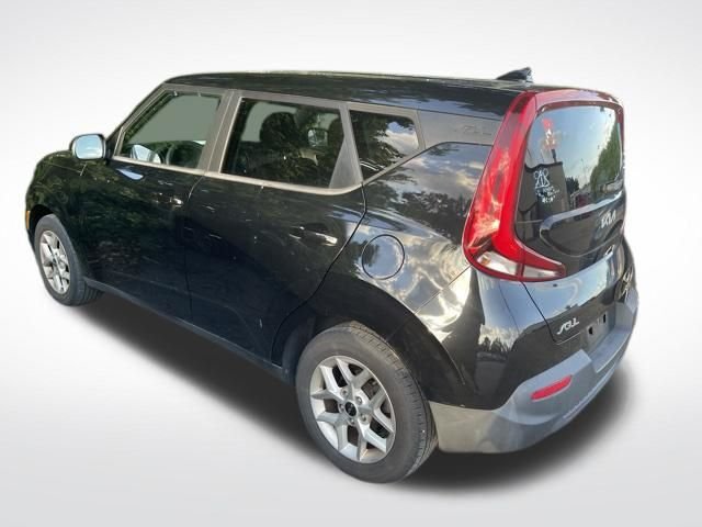 Used 2022 Cherry Black Kia LX image 10