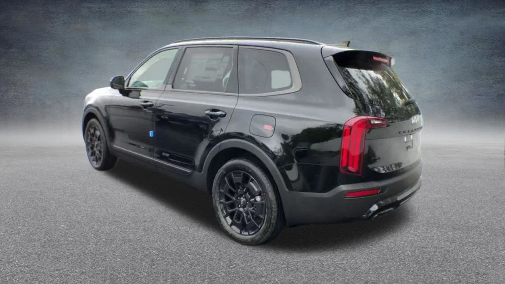 Used 2022 Black Kia EX image 17
