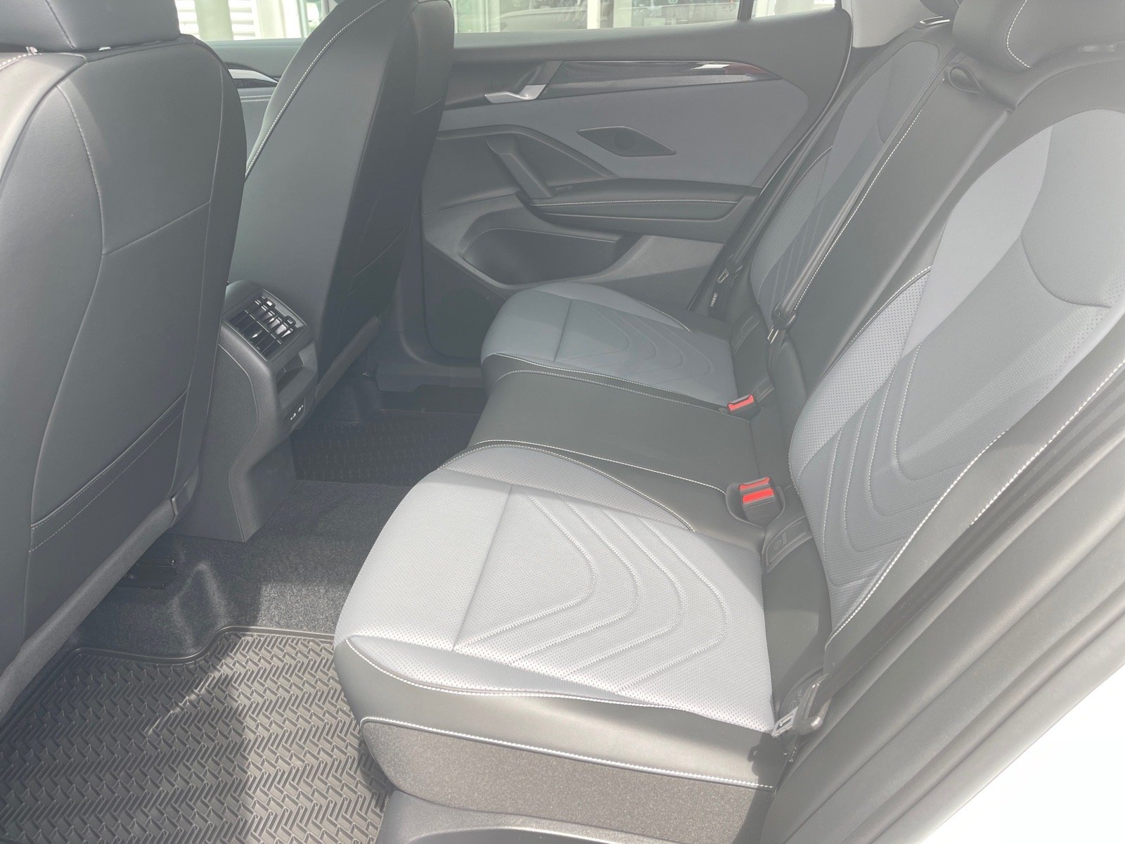 New 2026 Pure White Volkswagen SE 4Motion image 11