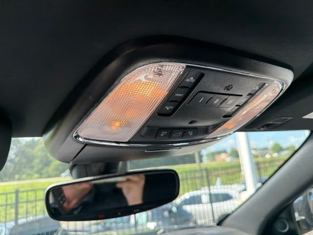 Used 2021 Crystal Metallic Jeep Overland image 15