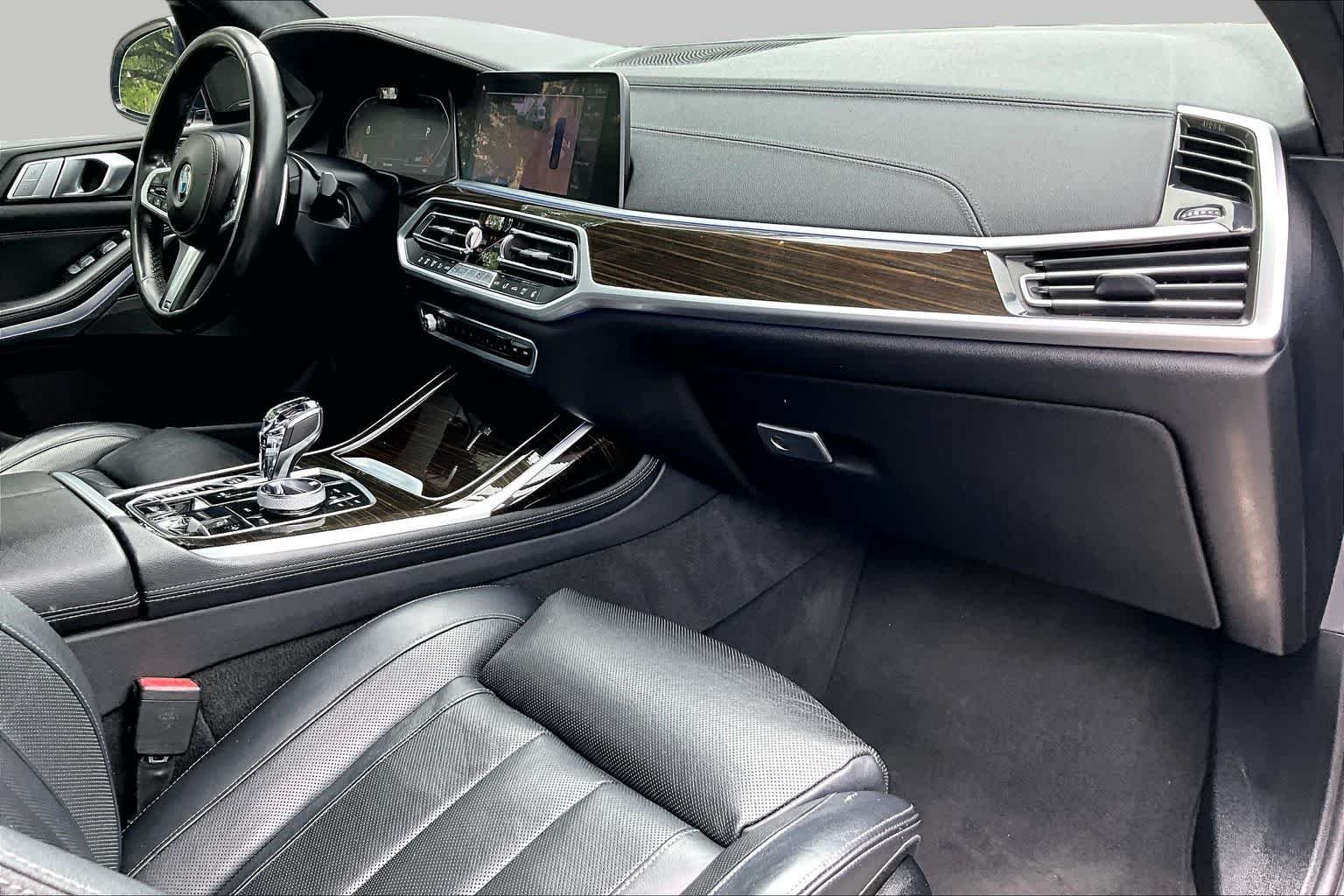 Used 2019 Phytonic Blue Metallic BMW xDrive50i image 18