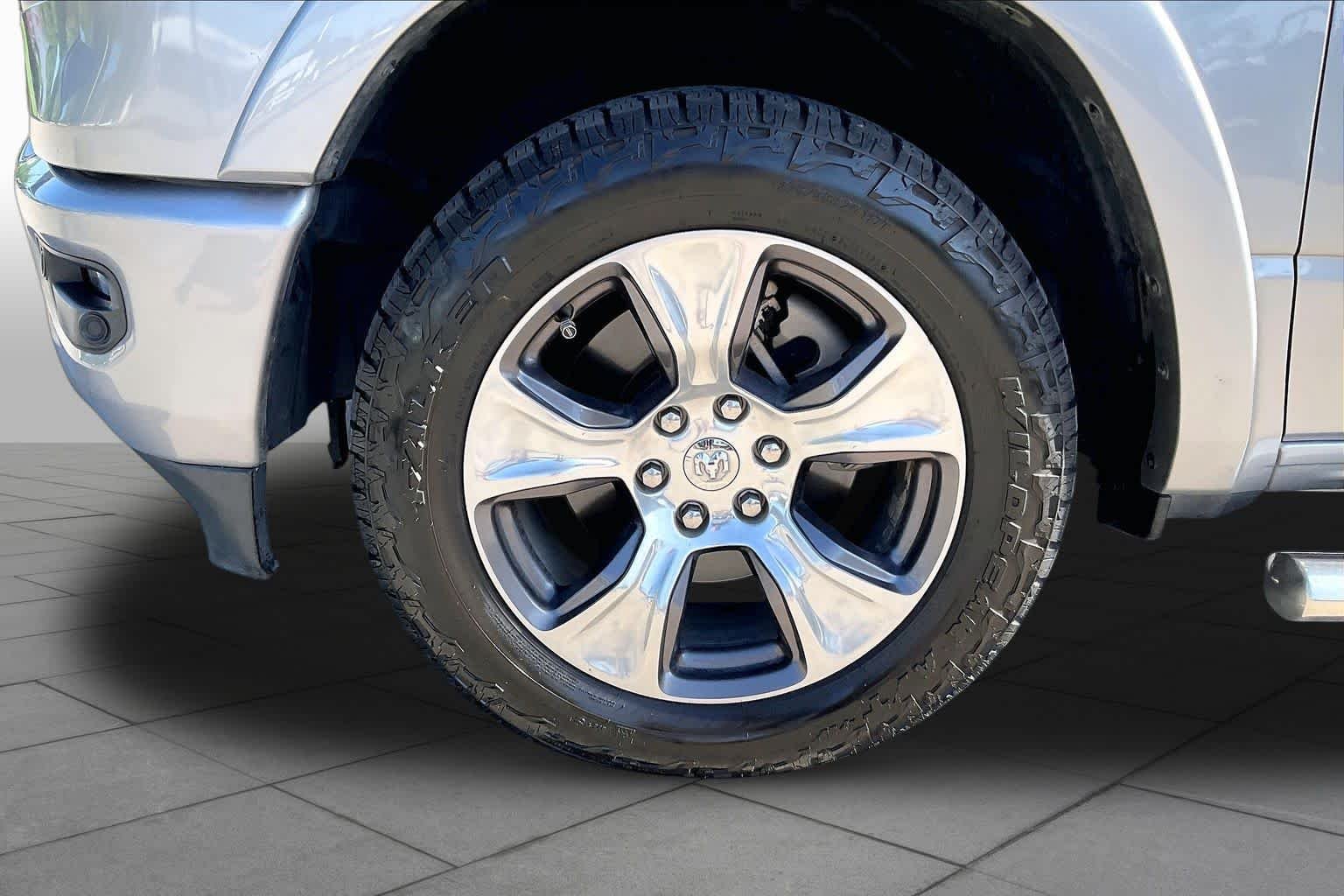 Used 2021 Billet Silver Metallic Clearcoat Ram Laramie image 11