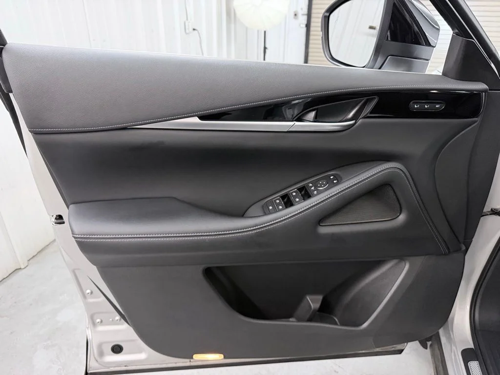 Used 2023 Silver INFINITI PURE image 12