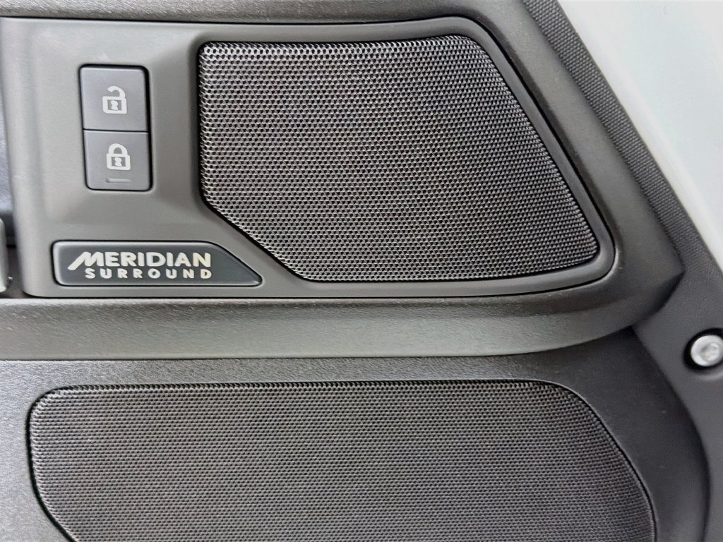 New 2026 Fuji White Land Rover V8 image 19